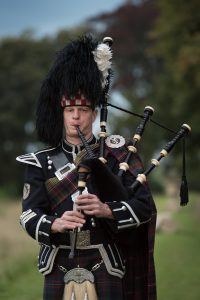 Bagpiper photos in Edinburgh - scottishbagpipers.com